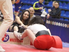 В Якутске провели турнир по мас-рестлингу в честь Международного женского дня