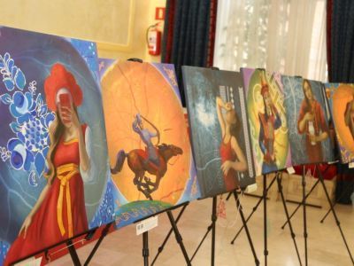 Выставка Миры Аргуновой «Многоликая Россия» открылась в Общественной палате РФ