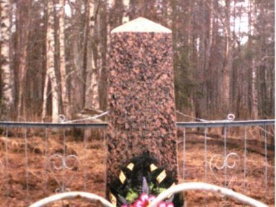 Братская могила воинов Советской Армии, погибших в боях с немецко-фашистскими захватчиками 1941 - 1943 гг.