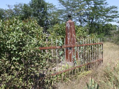 Могила Ф.П.Рухлина, члена реввоенсовета Сунженской линии, повешенного белогвардейцами