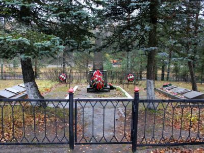 Братское захоронение советских воинов, погибших в 1941-44 гг.