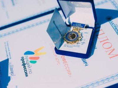 Генеральный директор «Сахатранснефтегаза» наградил отличившихся рабочих