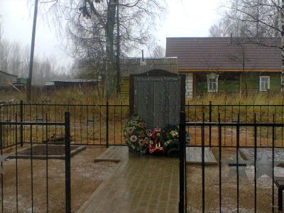 Братская могила воинов Советской Армии, погибших в 1944 г.