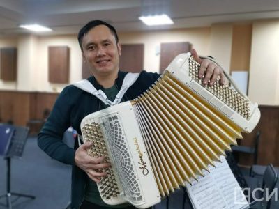 Владимир Боярский представит якутянам разнообразие игры на баяне и первое выступление сына