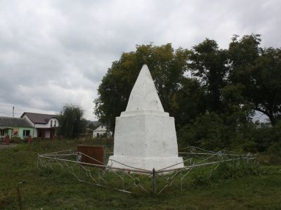 Братская могила погибших за власть Советов