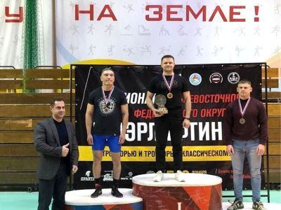 Победы наших спортсменов на чемпионате по пауэрлифтингу в Якутске