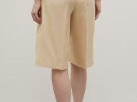 Шорты-бермуды с защипами