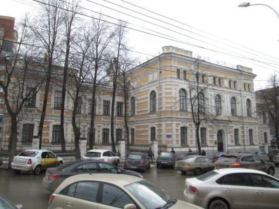 Училище Екатерино-Петровское с оградой