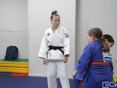 Чемпионки России по дзюдо показали мастер-класс юным спортсменам в Якутске