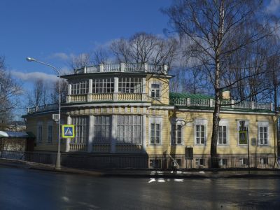 Дом Китаева Я. с оградой и садом. Здесь в 1831 г. жил поэт Пушкин А.С.