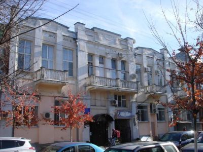 Дом жилой с торговыми помещениями на первом этаже