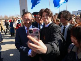 В парке Победы открыли арку «Якутск — город трудовой доблести»