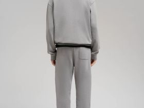 Толстовка свободного кроя из футера