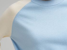 Свободный джемпер с рукавами-реглан