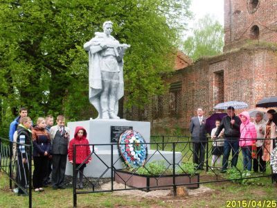 Братская могила советских воинов, погибших в 1941 и 1943 гг. в боях с немецко-фашистскими захватчиками