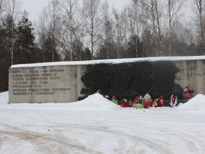 Памятник «Берег мужественных» на «Ораниенбаумском пятачке»