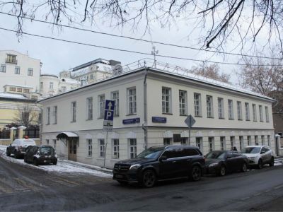 Дом сестер Л.М. и А.М.Ильинских. Здесь в 1831 г. у своего друга П.В.Нащокина жил А.С.Пушкин (памятное место, главный дом воссоздан)