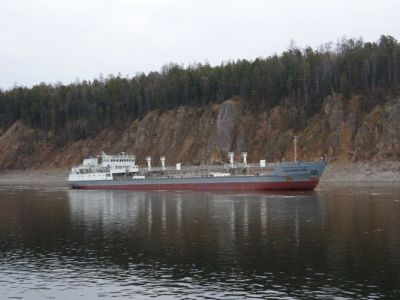Порядка 100 тысяч тонн грузов завезут в арктические районы Якутии через Севморпуть