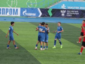 Футболисты Якутии добились побед в предпоследнем домашнем матче ЮФЛ