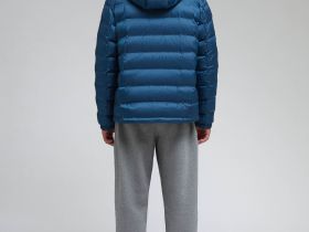 Утепленная куртка с капюшоном