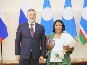 Госнаграды вручили журналистам в День национальной печати
