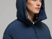 Утепленное стеганое пальто с капюшоном