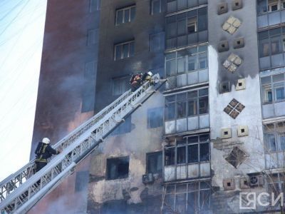 В Якутске во время пожара на проспекте Ленина огонь повредил четыре квартиры