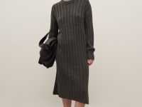Вязаное платье с длинным рукавом