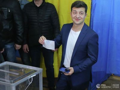 Зеленскому выписали штраф за показанный заполненный бюллетень