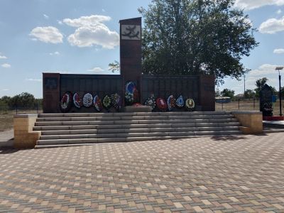 Обелиск воинам-землякам, погибшим в годы гражданской и Великой Отечественной войн