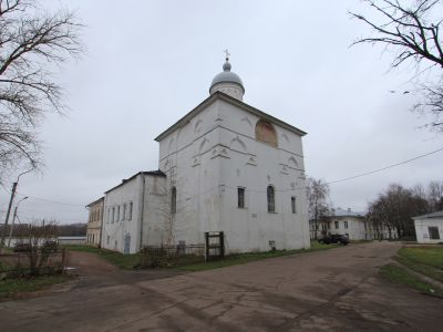 Церковь Сретения с трапезной