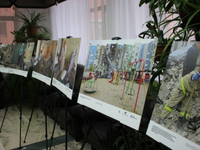 В здании Ил Тумэна отрылась фотовыставка «Хроники террора украинского неонацистского режима»