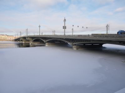 Ограждение, фонари и павильоны моста Лейтенанта Шмидта