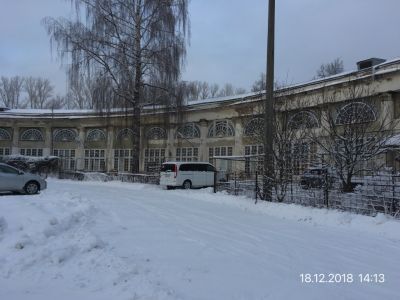 Две галереи-колоннады с павильонами