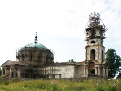 Спасская церковь с росписями и иконостасом п. XIX в.