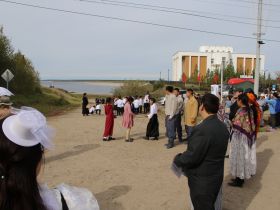 Вилюйск преображается: в День города на набережной «Поющие пески» зазвучала новая музыка
