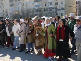 На площади Победы в Якутске станцевали «Осуохай Победы»