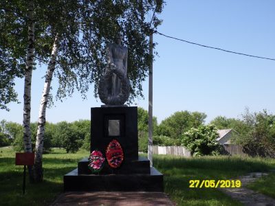 Братская могила советских воинов, погибших в боях с фашистскими захватчиками