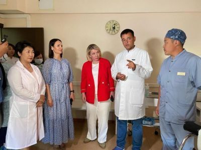 Депутат Госдумы Татьяна Буцкая и Ольга Балабкина посетили Якутскую офтальмологическую больницу