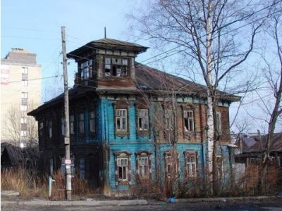 Дом жилой Шварева и Ручкиной с воротами