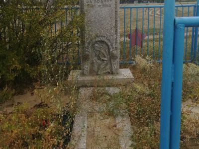 Могила первого председателя Клетско-Почтовского сельсовета Р.Д. Широкова и его сына комсомольца К.Р. Широкова