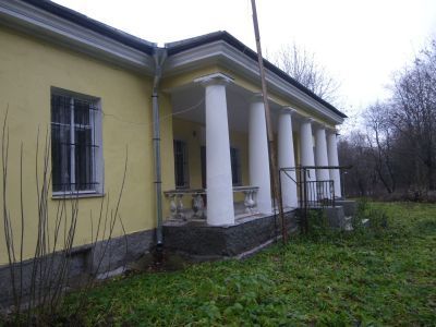Детский сад с оградой
