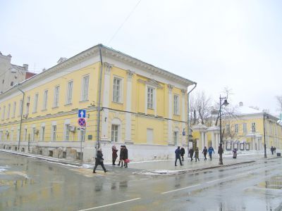 Усадьба И.И.Барышникова (с 1856 г. - Мясницкое отделение больницы для чернорабочих), архитекторы М.Ф.Казаков, А.А.Мейнгардт. В 1823-1824 гг. в усадьбе гостил поэт и дипломат А.С.Грибоедов. Усадьбу посещали поэты Д.В.Давыдов и В.К.Кюхельбекер, философ П.Я.