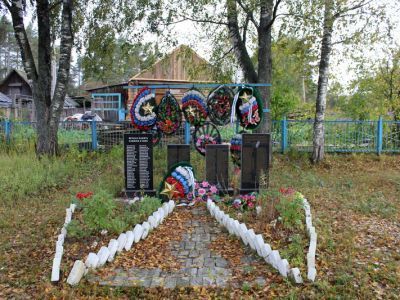 Братское захоронение советских воинов, погибших в 1941-44 гг.