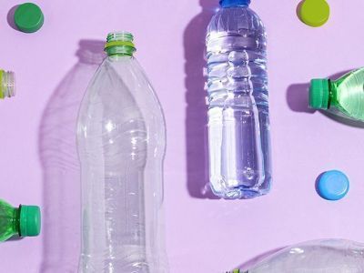 В России могут запретить цветные пластиковые бутылки