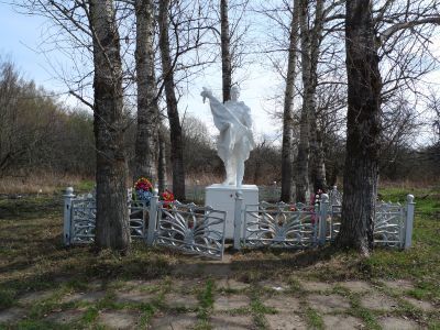 Братская могила с захоронением воинов, погибших в период Великой Отечественной войны 1941—1945 гг.