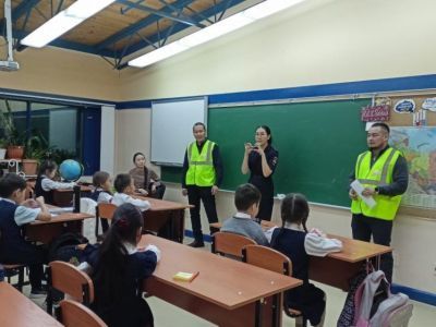 Управтодор Якутии и ГАИ обучили школьников безопасному поведению на дороге