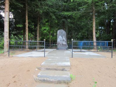 Братская могила воинов Советской Армии, погибших в 1944 г.