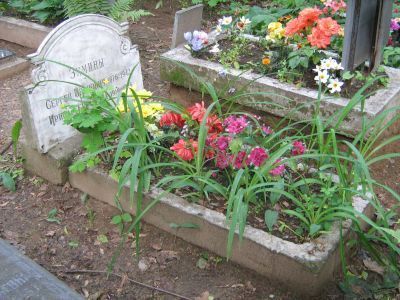 Могила Зимина Сергея Ивановича (1875-1942), предпринимателя, мецената, основателя Оперного театра