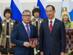 Глава Якутии вручил государственные награды